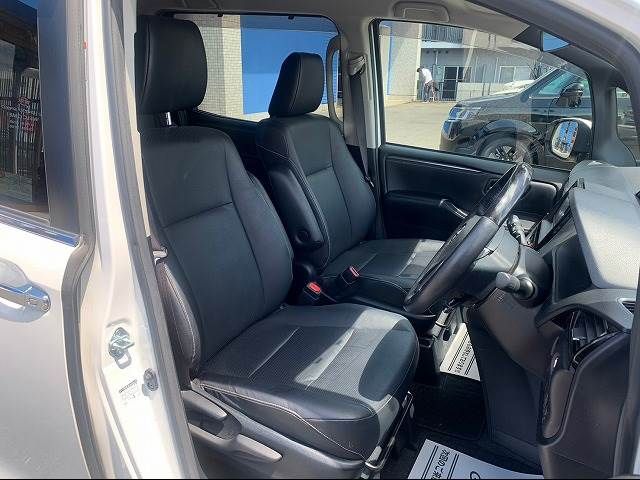 Toyota ESQUIRE 2016-08 5826-4