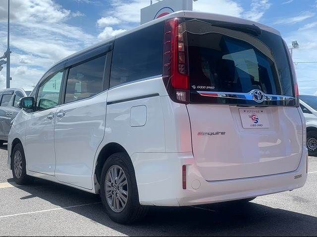 Toyota ESQUIRE 2016-08 5826-16