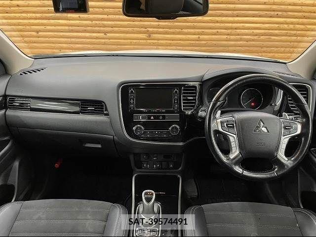 Mitsubishi OUTLANDER PHEV 2018-11 303565-1