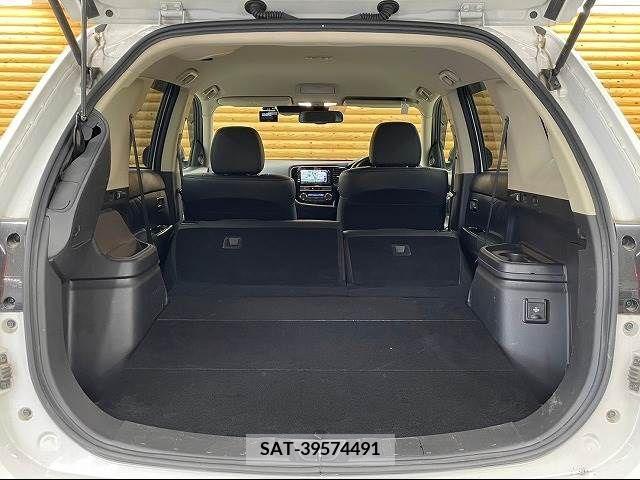 Mitsubishi OUTLANDER PHEV 2018-11 303565-19