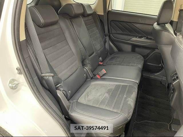 Mitsubishi OUTLANDER PHEV 2018-11 303565-8