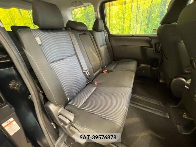 Toyota VOXY 2015-10 289244-9