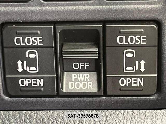 Toyota VOXY 2015-10 289244-4