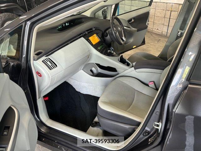 Toyota PRIUS 2011-03 366384-17