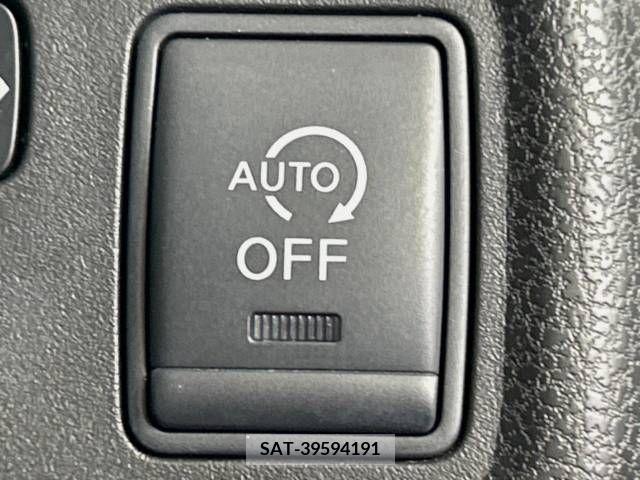 Nissan NOTE 2013-11 302333-8