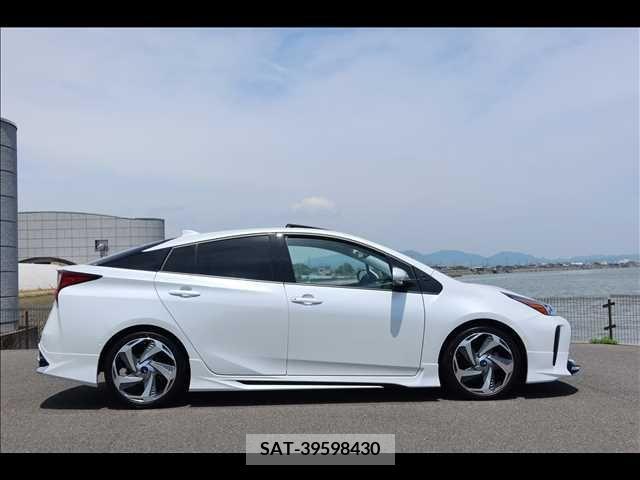 Toyota PRIUS 2022-09 332620-8