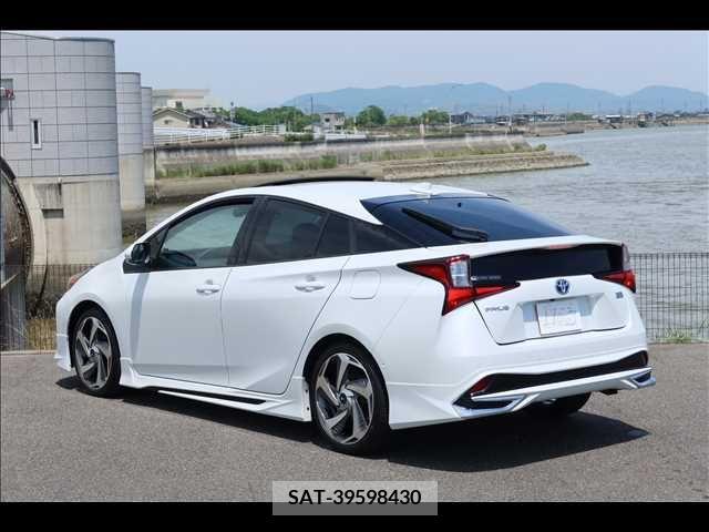 Toyota PRIUS 2022-09 332620-5