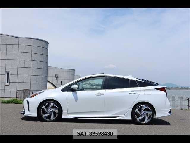 Toyota PRIUS 2022-09 332620-4
