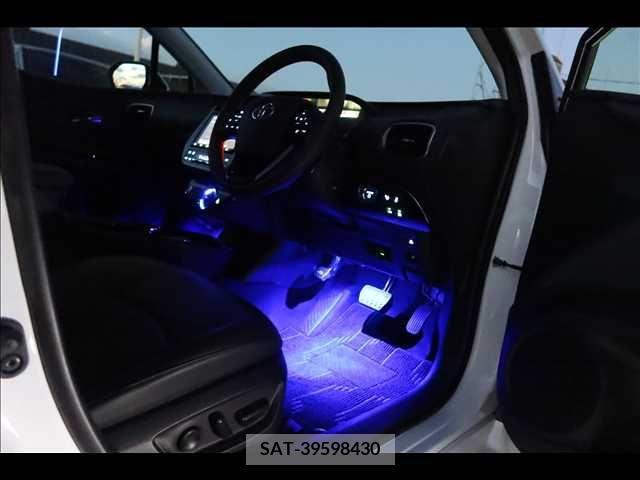 Toyota PRIUS 2022-09 332620-12