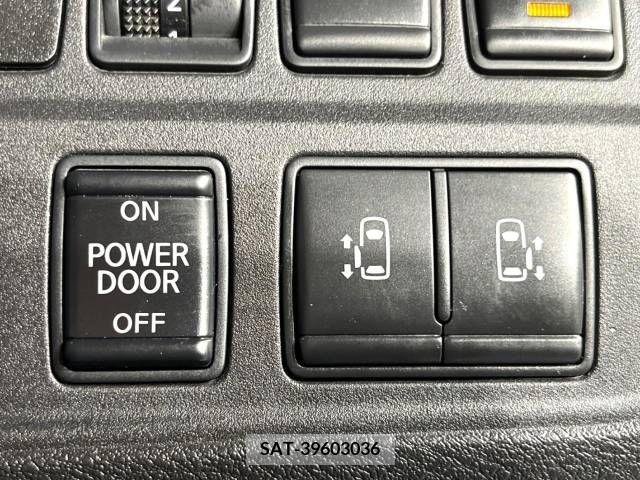 Nissan SERENA 2017-05 303080-5