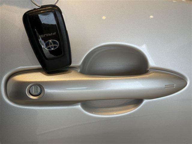 Toyota PRIUS 2018-08 19049-16