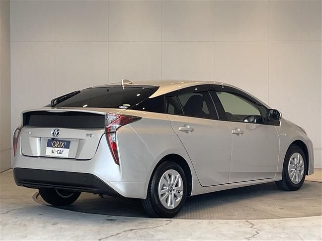 Toyota PRIUS 2018-08 19049-1