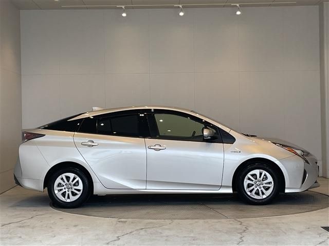 Toyota PRIUS 2018-08 19049-13