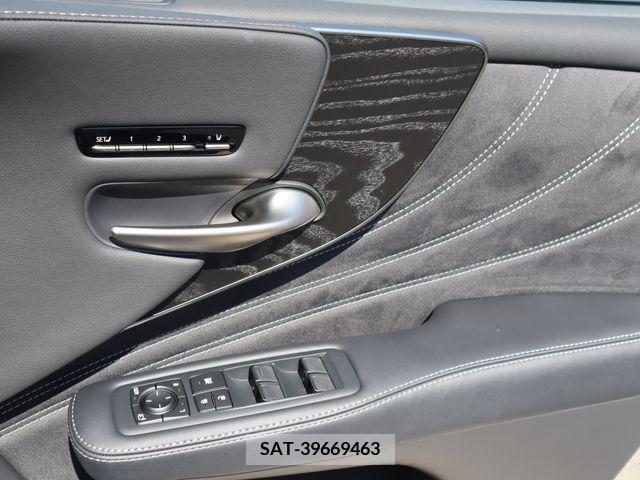 Lexus LS 2021-04 235917-18