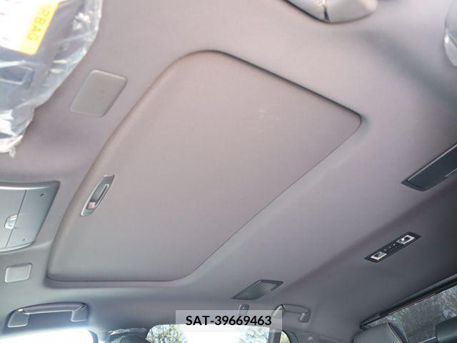 Lexus LS 2021-04 235917-21