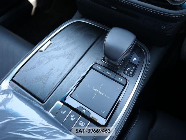 Lexus LS 2021-04 235917-16