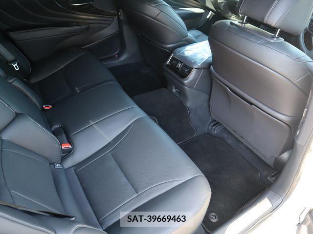 Lexus LS 2021-04 235917-10