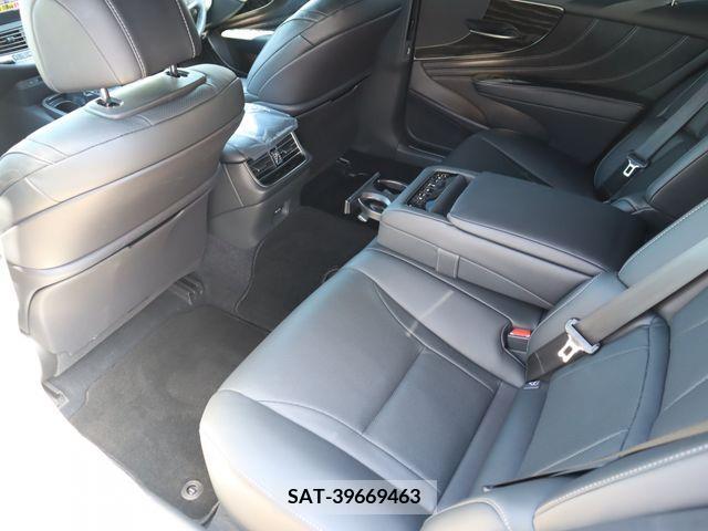 Lexus LS 2021-04 235917-11