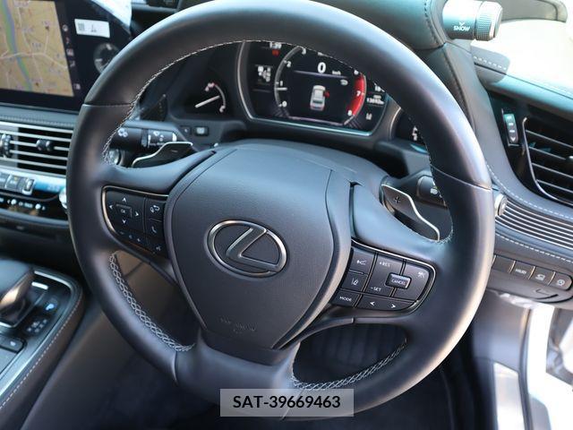Lexus LS 2021-04 235917-12