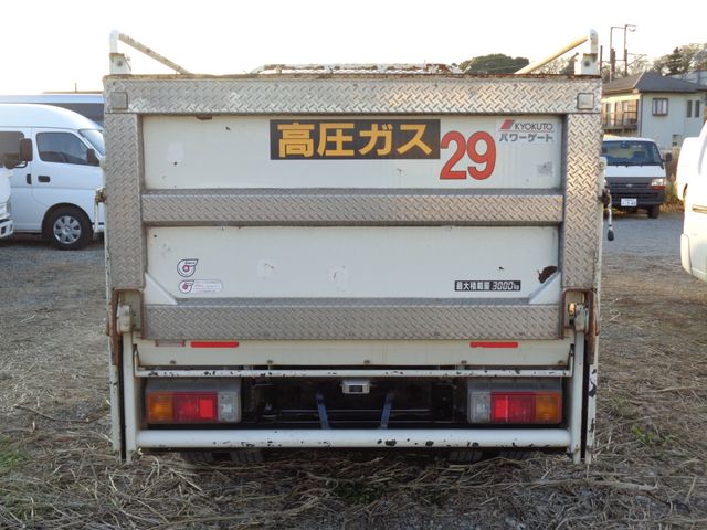 Hino DUTRO 2015-09 155-4