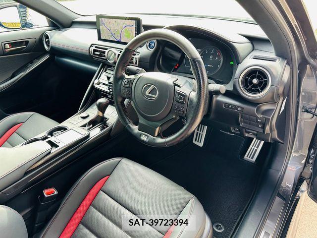 Lexus IS 2021-12 388245-1