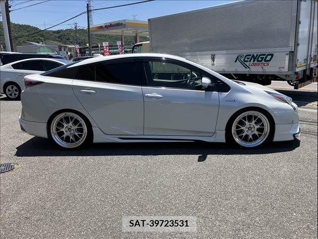 Toyota PRIUS 2016-08 366678-3