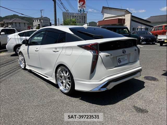 Toyota PRIUS 2016-08 366678-6