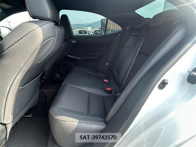 Lexus IS 2014-03 212581-3
