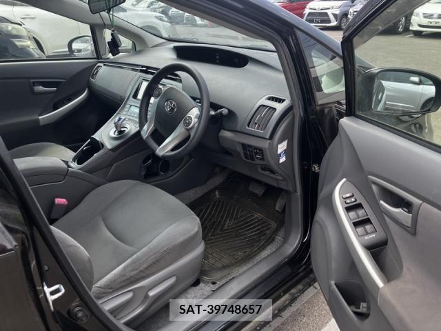 Toyota PRIUS 2011-11 353017-9