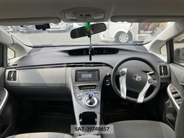 Toyota PRIUS 2011-11 353017-8