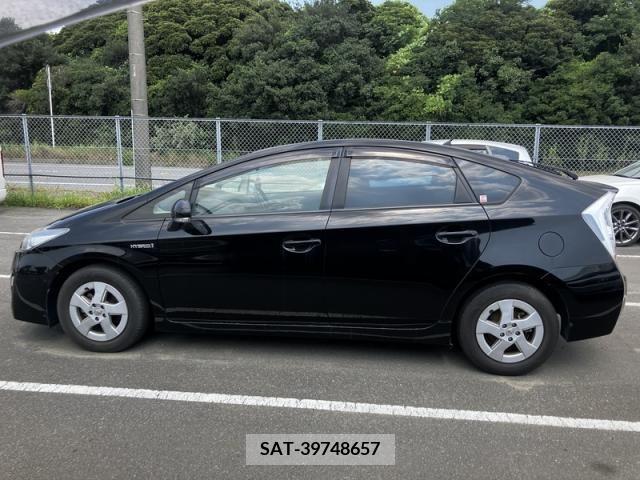 Toyota PRIUS 2011-11 353017-1
