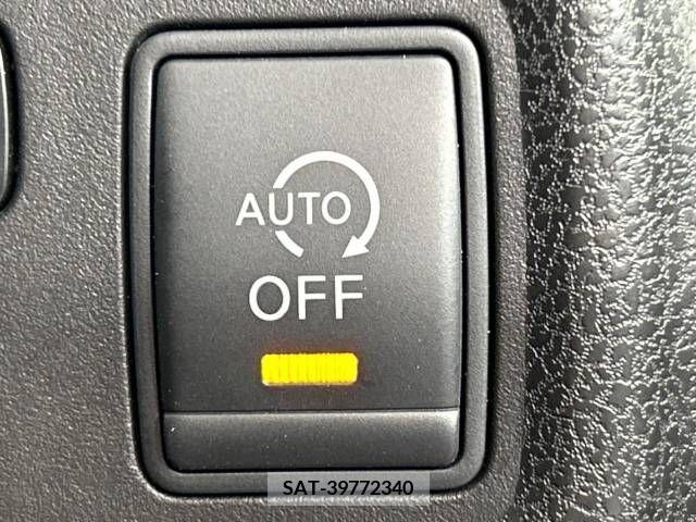 Nissan NOTE 2013-04 302310-4