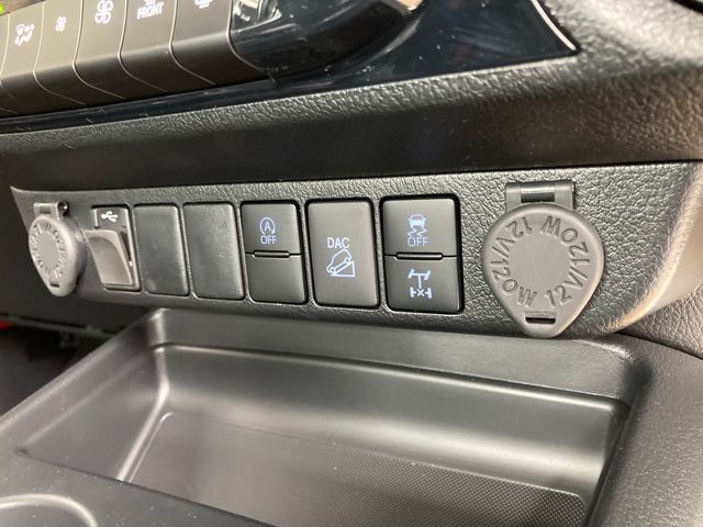 Toyota HILUX 2022-05 7817-23