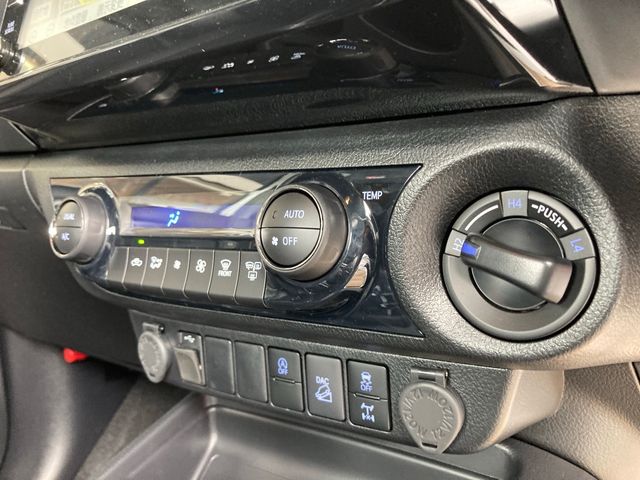 Toyota HILUX 2022-05 7817-22