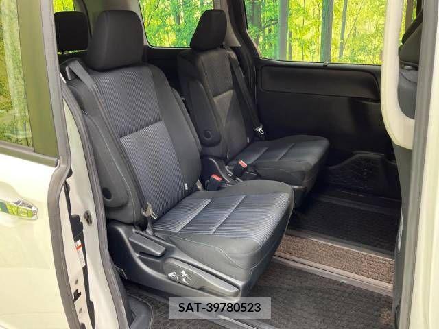 Toyota VOXY 2015-08 288935-9