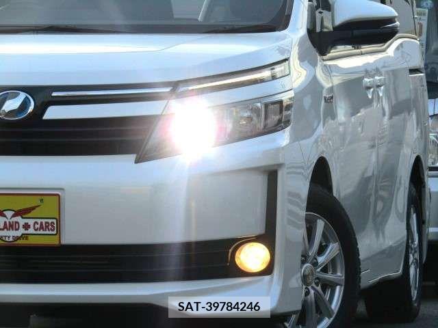 Toyota VOXY HYBRID 2016-03 351101-16