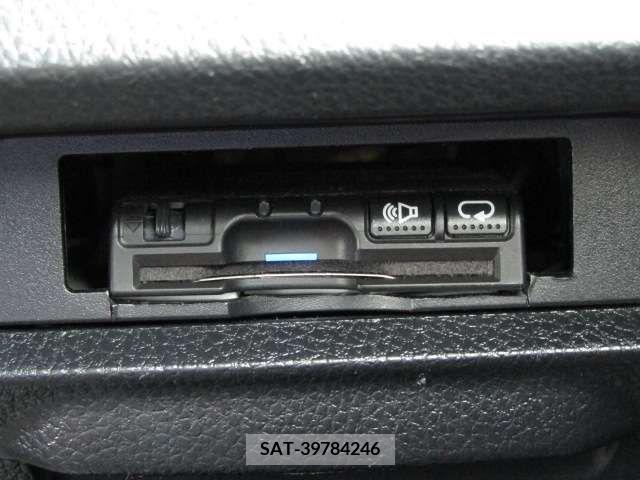 Toyota VOXY HYBRID 2016-03 351101-15