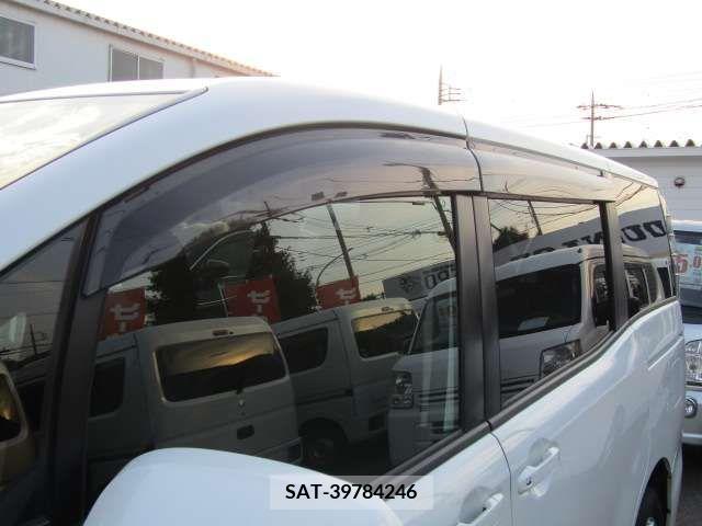 Toyota VOXY HYBRID 2016-03 351101-18