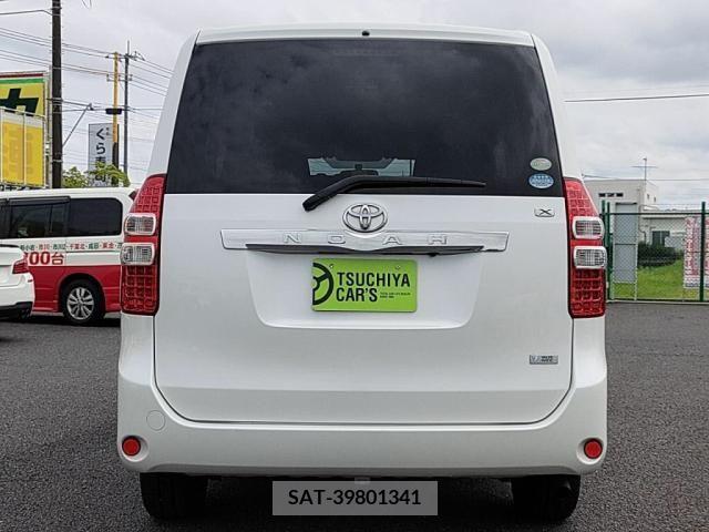 Toyota NOAH 2012-03 386174-9