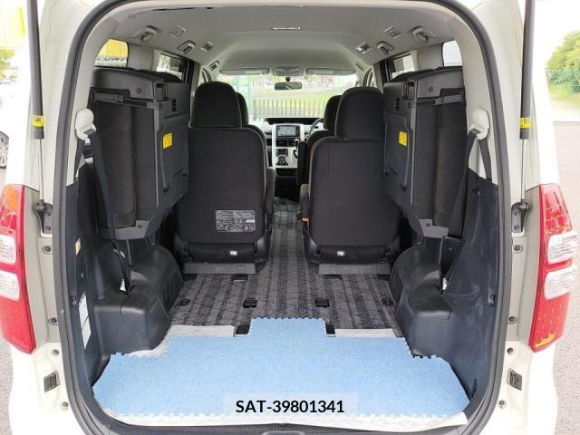 Toyota NOAH 2012-03 386174-25