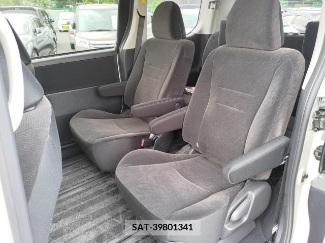 Toyota NOAH 2012-03 386174-22