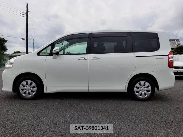 Toyota NOAH 2012-03 386174-10