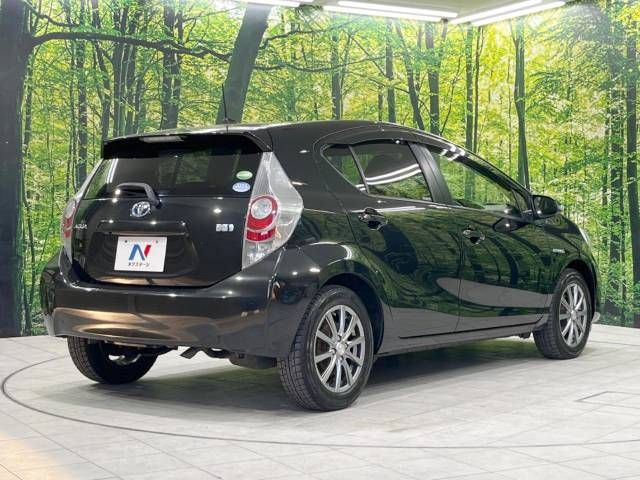 Toyota AQUA 2013-12 182308-17