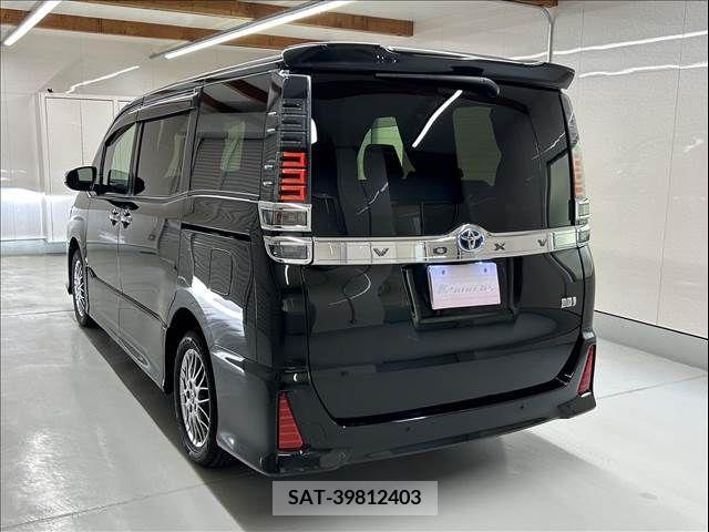 Toyota VOXY 2021-06 256548-19