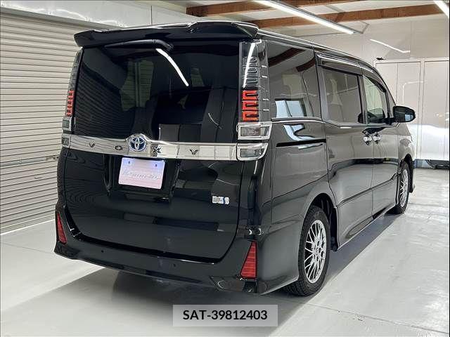 Toyota VOXY 2021-06 256548-18