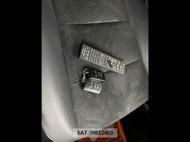 Toyota VOXY 2021-06 256548-11
