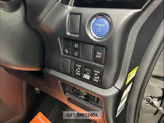 Toyota VOXY 2021-06 256548-9