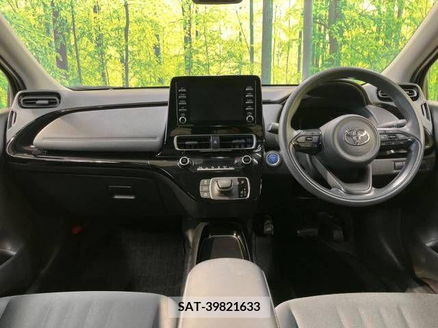 Toyota AQUA 2021-08 223608-1