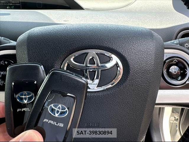 Toyota PRIUS 2018-07 348610-3