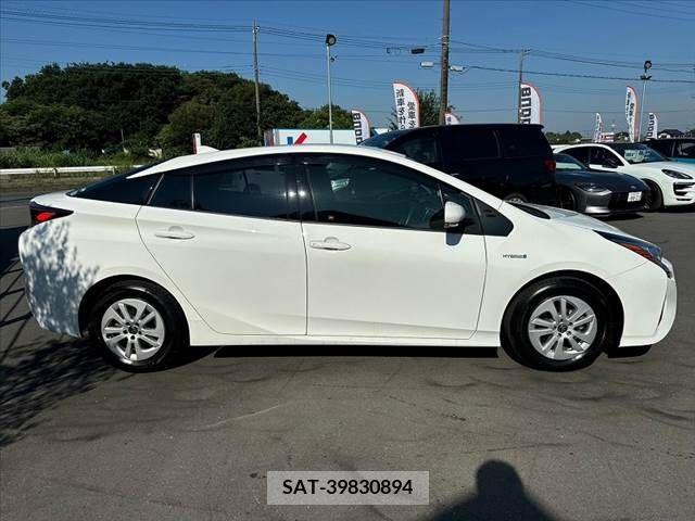 Toyota PRIUS 2018-07 348610-11